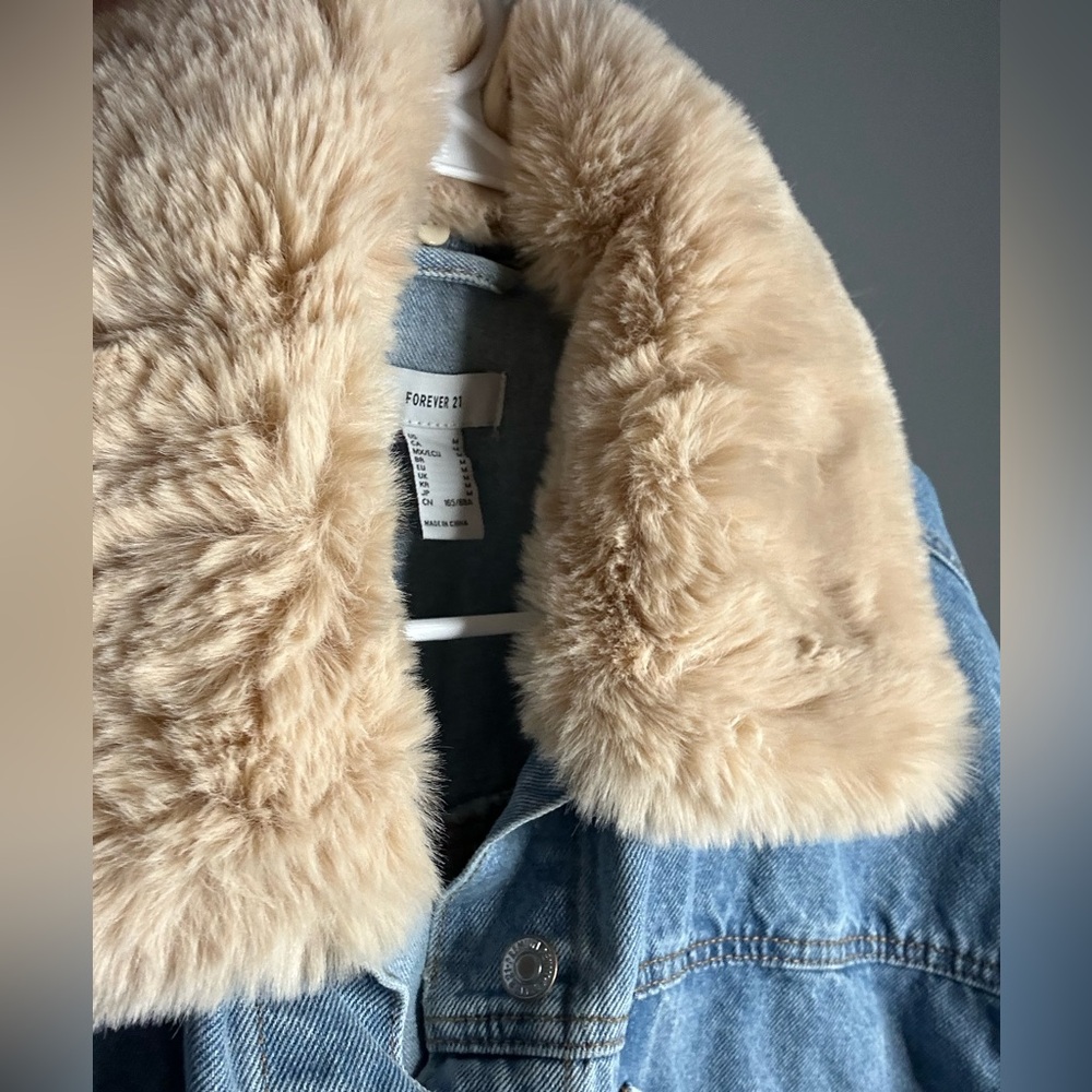 NWOT Doll’s Soft Fur Blue Essential Streetwear Cropped Jacket - Denim/Jean - Picture 3 of 5